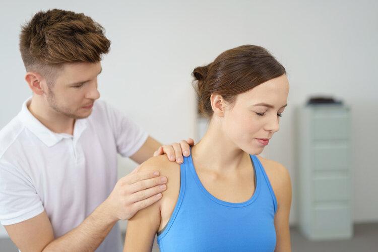 两个肩膀疼痛要警惕的三种病（两个肩膀疼痛要警惕的三种病症）