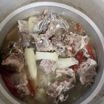 高压锅炖羊肉需要多长时间（怎么炖羊肉好吃又烂不膻气）
