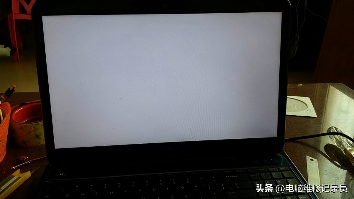电脑屏幕有一部分显示不出来（1920×1080屏幕还有黑边）