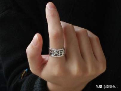 戒指在每个手指上代表的意义（戒指在每个手指上代表的意义是什么）