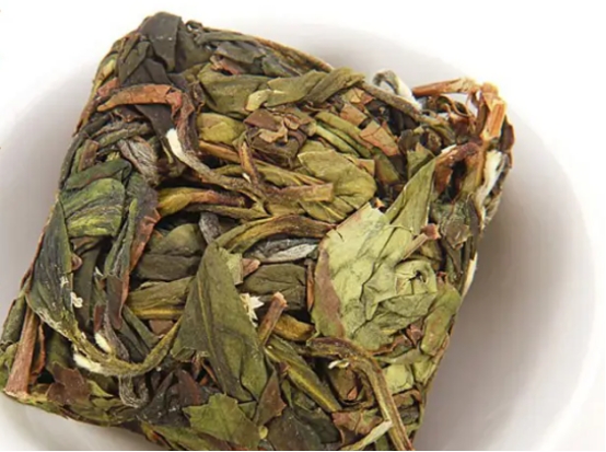 红茶与绿茶的区别有哪些()（生茶和熟茶的区别）
