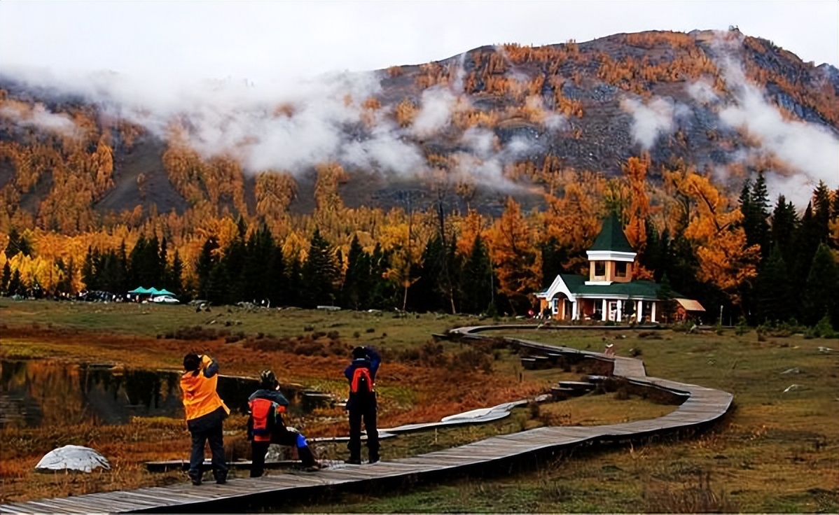 10月份去新疆旅游合适吗（新疆最值得去旅游的10个地方）
