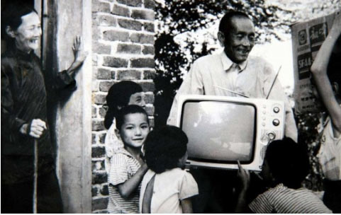 中国第一条彩色电视机生产线（第一条彩色电视机生产线在无线电厂）