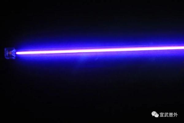 紫外线臭氧灯的作用与危害（紫外线臭氧灯的作用与危害有哪些）