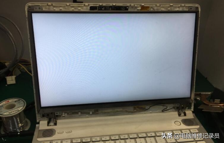 电脑屏幕有一部分显示不出来（1920×1080屏幕还有黑边）
