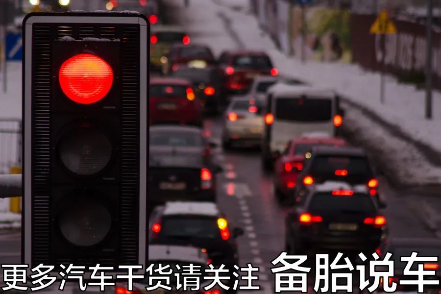 红绿灯信号灯怎么看交通信号灯（红绿灯标志怎么看）