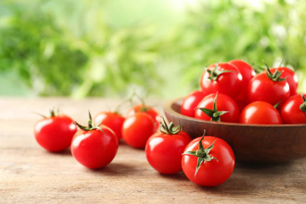 西红柿是凉性的还是热性的（西红柿是凉性的还是热性的蔬菜）