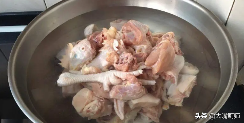 鸡肉去腥味的方法（鸡汤去腥味最简单有效的办法）