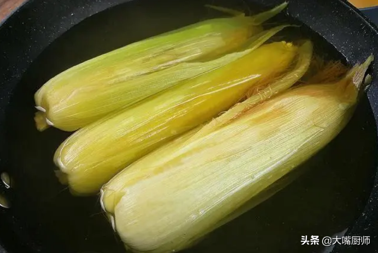 玉米冷水下锅煮多久就熟了（玉米冷水下锅要煮几分钟）